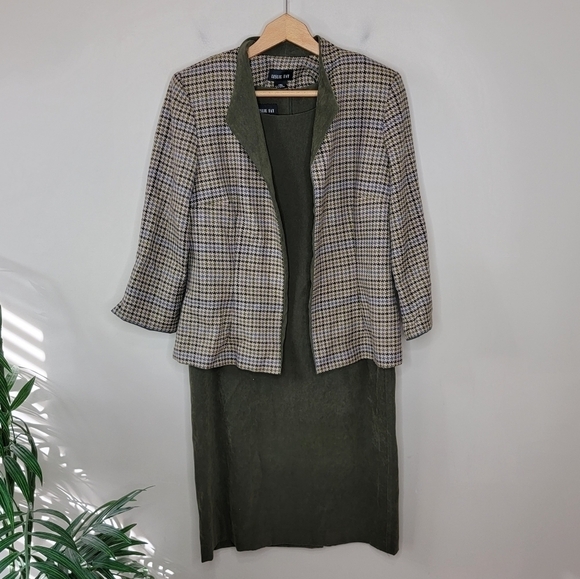 Leslie Fay | Petite Faux Suede Dress & Herringbone Open Blazer Size 10P - Picture 2 of 7